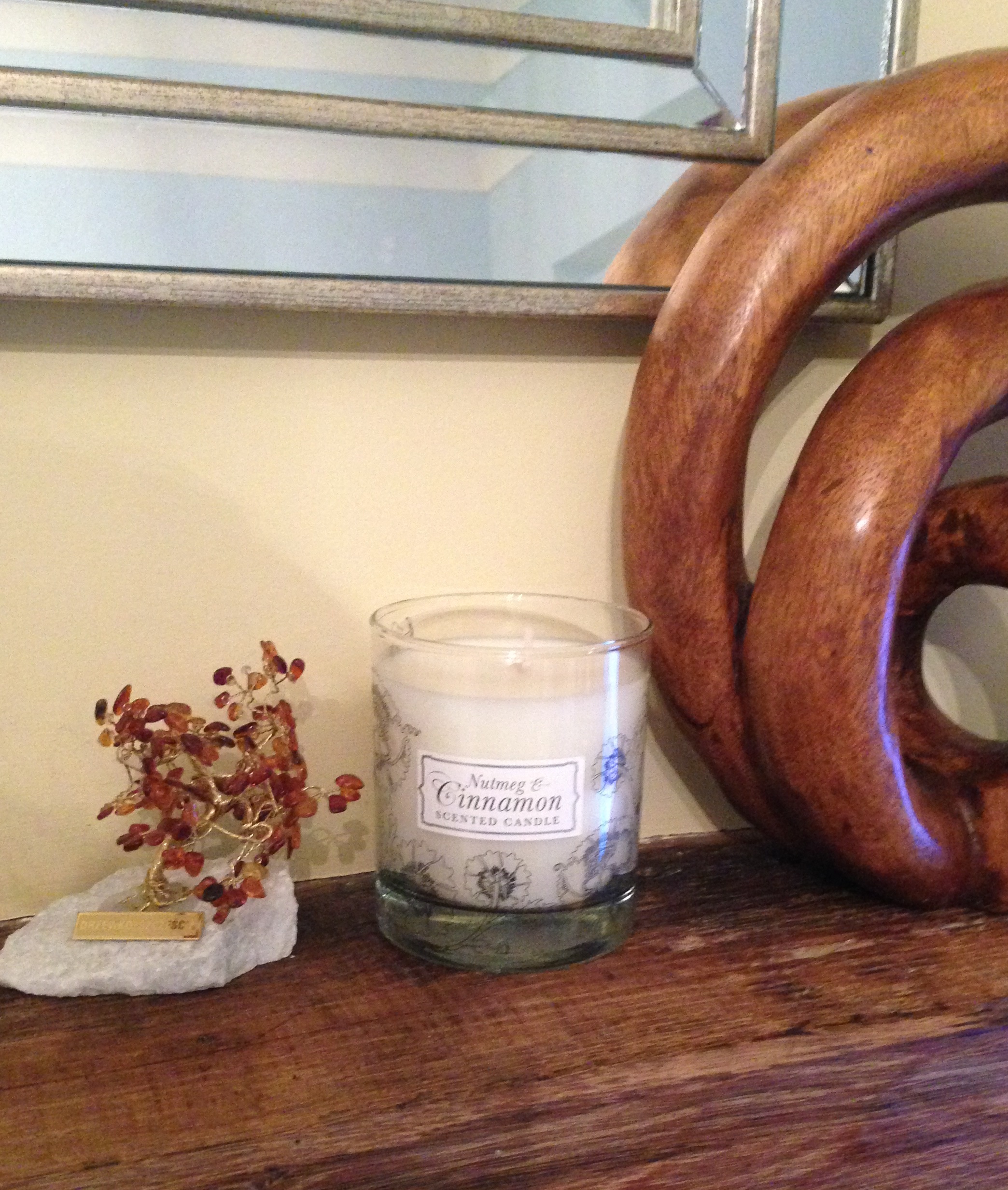 cinnamon and nutmeg scented candle