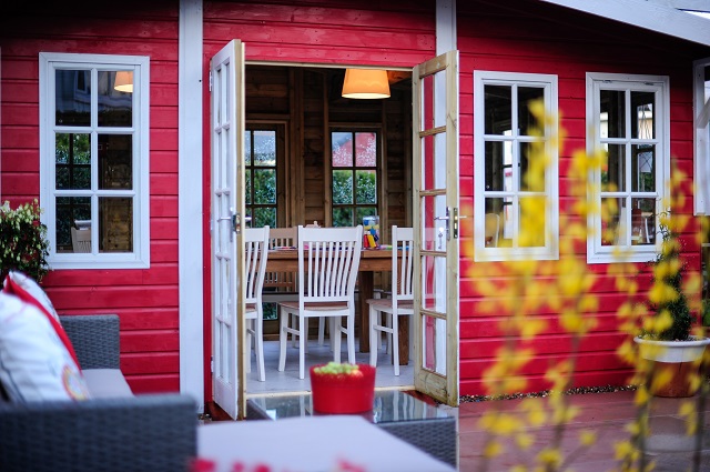 Painting a summerhouse